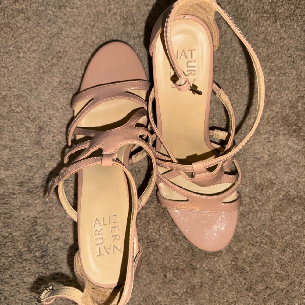 Naturalizer Women's Nude/Blush Strappy Sandals